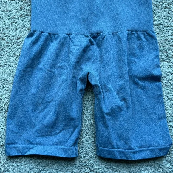 NVGTN seamless contour shorts - Picture 2 of 3